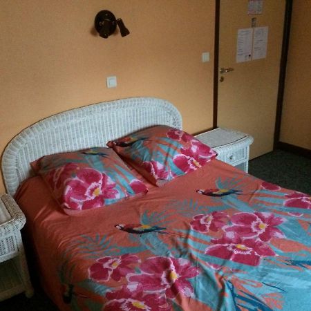 Le Phoenix Hotel Saint Florentin Bagian luar foto