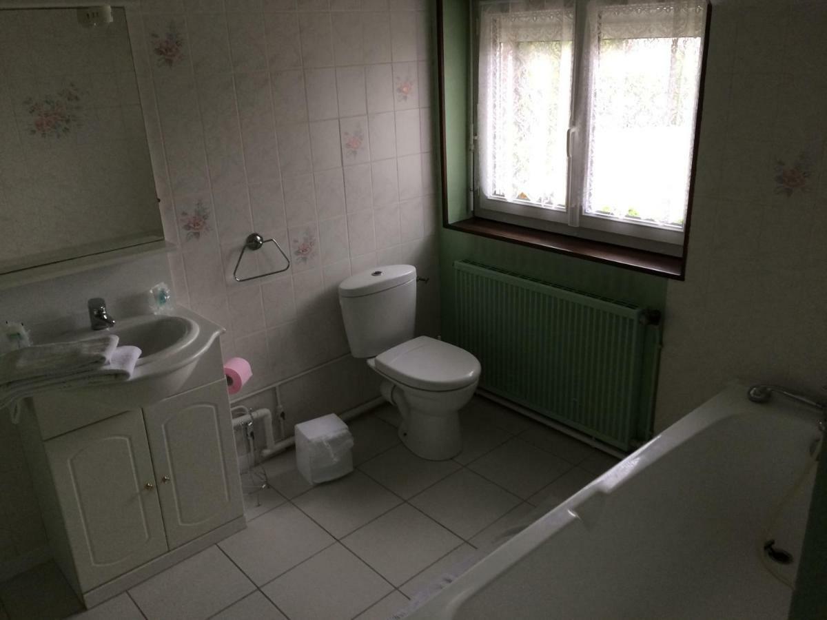 Le Phoenix Hotel Saint Florentin Bagian luar foto