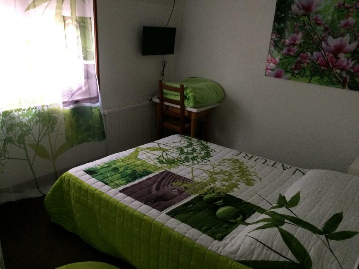 Le Phoenix Hotel Saint Florentin Bagian luar foto