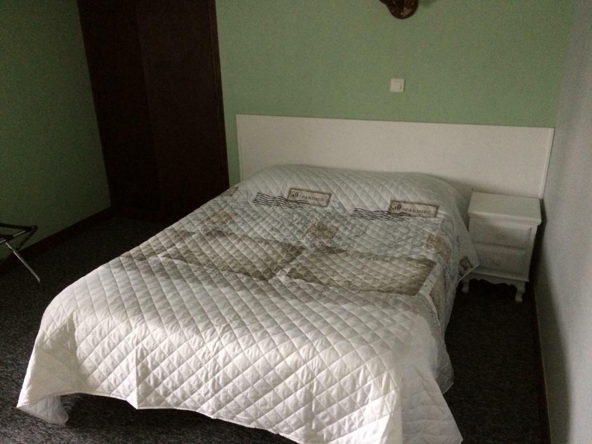 Le Phoenix Hotel Saint Florentin Bagian luar foto