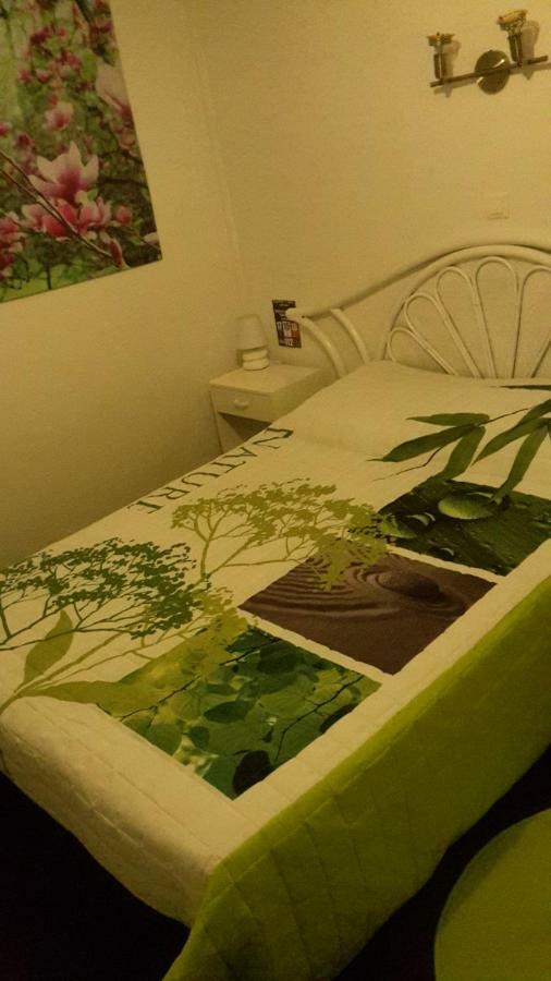 Le Phoenix Hotel Saint Florentin Bagian luar foto